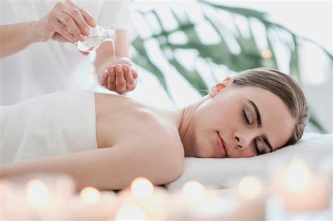 Massage sensuel complet du corps Massage érotique Côte Saint Luc